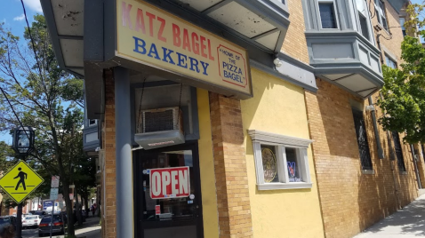 You Can Still Order Bagels By The Baker's Dozen At This Old School Eatery In Massachusetts