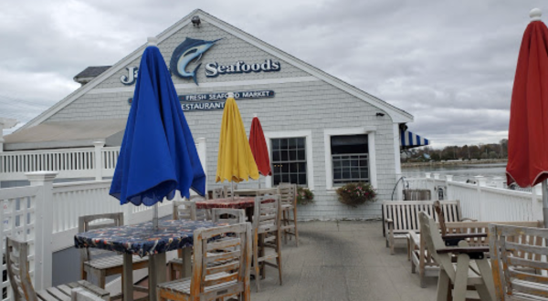 Enjoy The Freshest Fish At This One-Of-A-Kind Seafood Restaurant In Massachusetts