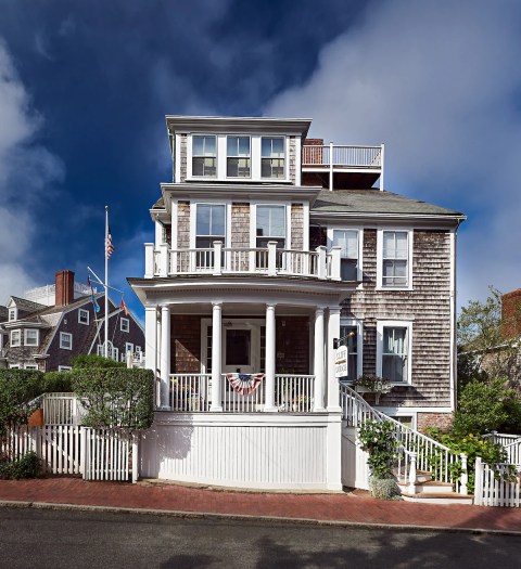Built In 1771, Cliff Lodge Is A Historic B&B In Massachusetts That Was Once A Sea Captain's Home