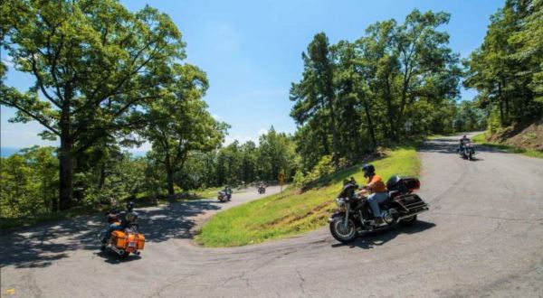 This Scenic Drive Runs Straight Through Arkansas’ Mount Nebo State Park, And It’s A Breathtaking Journey