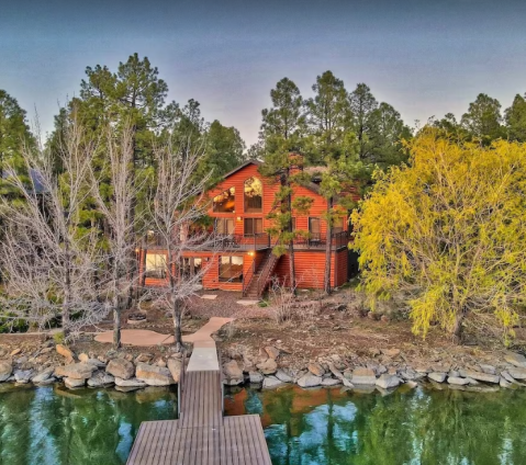 This Charming Arizona Cabin Is Just Steps Away From The Beautiful Rainbow Lake