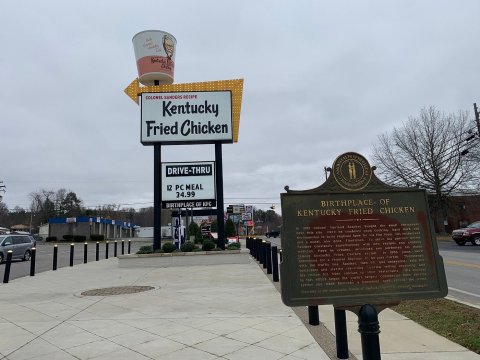 You Can Still Order Chicken By The Bucket At This Old School Eatery In Kentucky