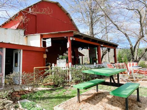 Pick Your Own Strawberries At This Charming Farm Hiding In Alabama