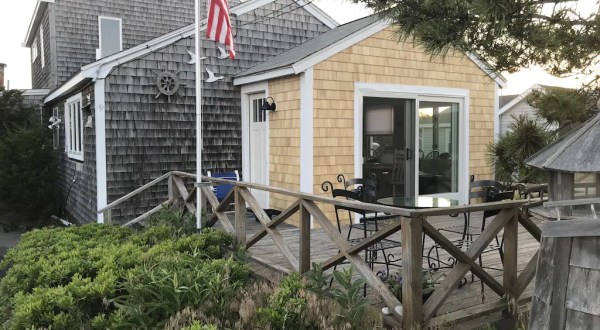 Stay Overnight In This Breathtaking Bungalow Just Steps From The Ocean In Massachusetts