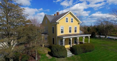 You Can Rent An Entire Farmhouse In Rhode Island For Around $350 Per Night