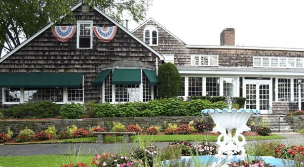 The Historic Restaurant In New York Where You Can Still Experience Colonial Times