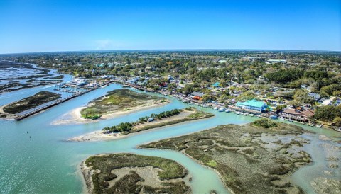 This Beautiful Murrells Inlet Hike In South Carolina Has A Mouthwatering Restaurant Right Along The Trail