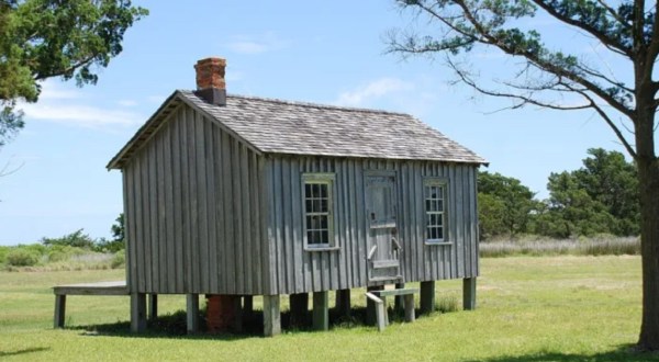The North Carolina Ghost Town And Island That’s Perfect For A Day Trip