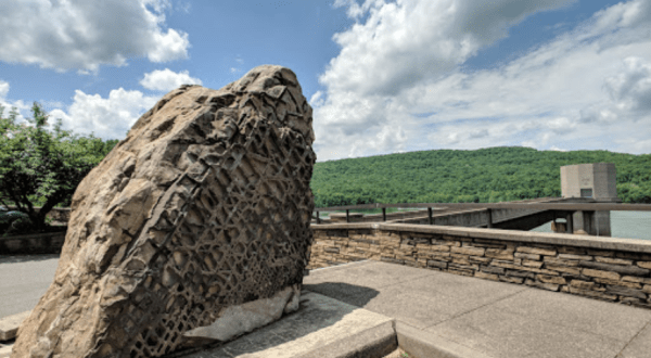 A Bit Of An Unexpected Natural Wonder, Few People Know About The Waffle Rock Hiding In West Virginia