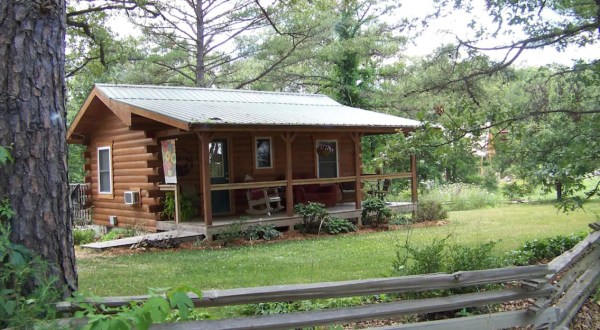 Get Away From It All At This Cabin With Its Own Hot Tub In Missouri