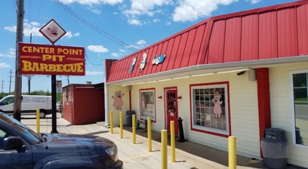 Center Point Barbecue Is A Hole-In-The-Wall Restaurant In Tennessee With Some Of The Best Pulled Pork In Town