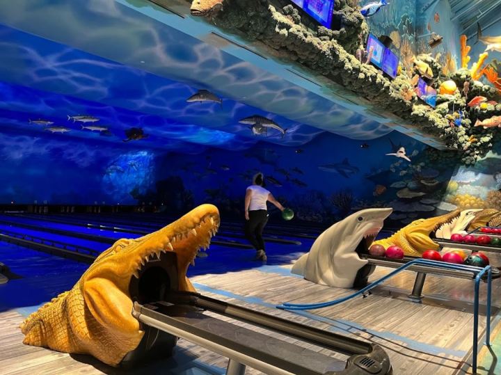 underwater-themed bowling alley
