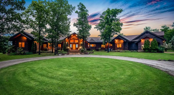 Surrounded By Scenic River Views, This All-Inclusive Lodge In Arkansas Is The Getaway You Deserve