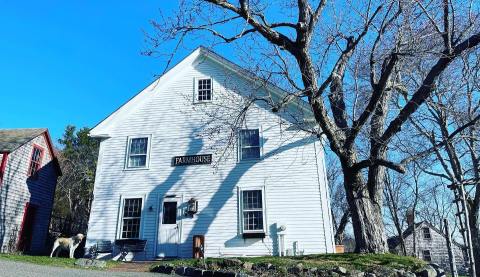 There's A Bed & Breakfast Hidden On A Historic 14-Acre Farm In Massachusetts That Feels Like Heaven