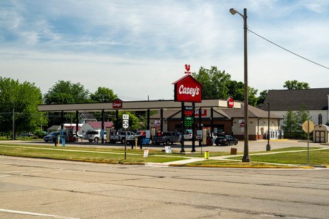 You Wouldn't Expect Some Of The Best Pizza In Illinois To Be From A Gas Station, But It Is