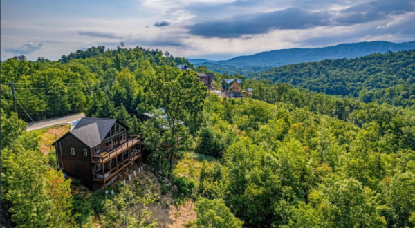 Soak In A Hot Tub Surrounded By Natural Beauty At This Epic Mountain View Cabin In Tennessee