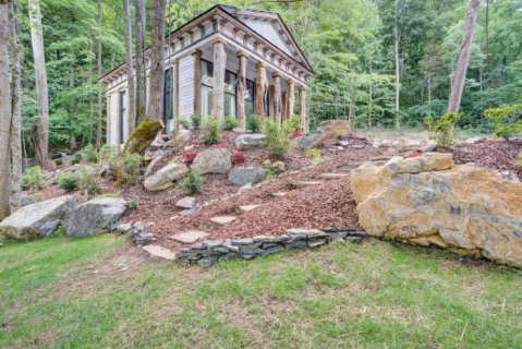 This Greek Cottage In The Forest In Tennessee Is One Of The Coolest Places To Spend The Night