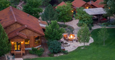 There's A Bed & Breakfast Hidden In An Orchard In Colorado That Feels Like Heaven
