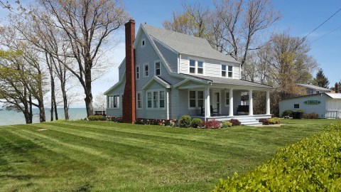 Stay Overnight In This Beautiful Beach House Just Steps From Lake Erie In Ohio