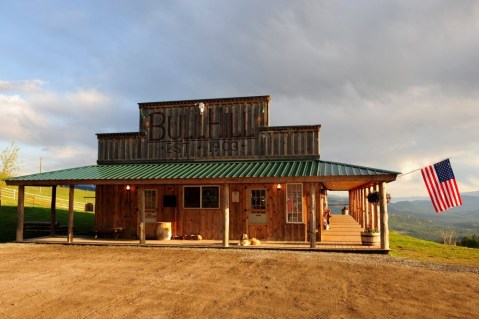 Surrounded By Mountains, This All-Inclusive Ranch In Washington Is The Getaway You Deserve