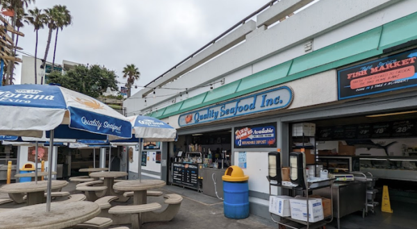 Enjoy The Freshest Pacific Crab At This One-Of-A-Kind Seafood Restaurant In Southern California