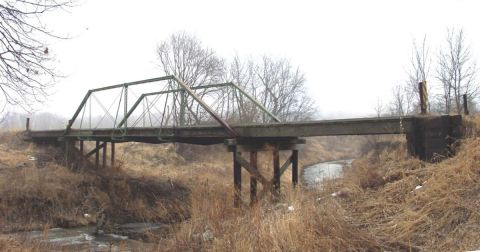 The Story Behind This Haunted Bridge In Kansas Is Truly Creepy