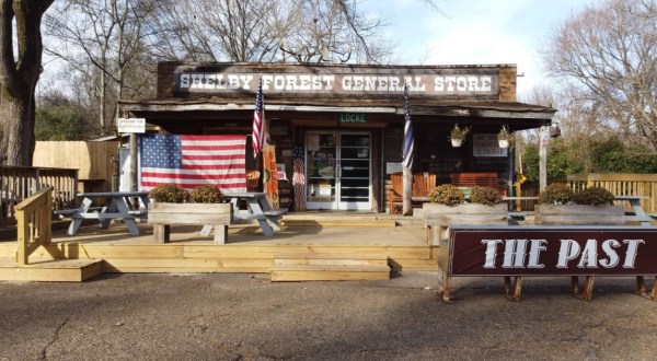 The Middle-Of-Nowhere General Store With Some Of The Best Cheeseburgers In Tennessee