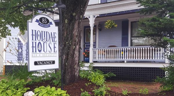 There’s A Bed & Breakfast Hidden In A Mountain Village In Maine That Feels Like Heaven