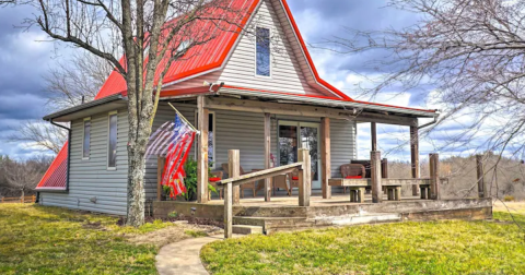 Escape Your Worries At This Charming Cabin On The Kansas Plains