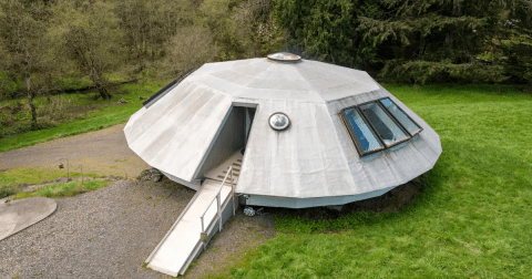 There's A UFO-Themed Airbnb Hiding In Brush Prairie, Washington