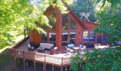 Get Away From It All At This Family-Friendly Lodge With Lake Views In Oklahoma