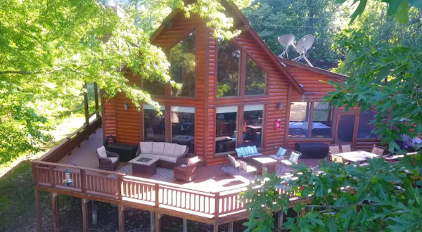 Get Away From It All At This Family-Friendly Lodge With Lake Views In Oklahoma