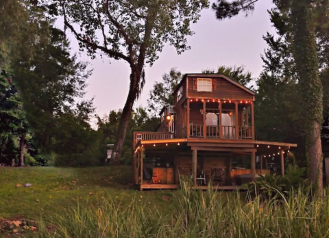 Soak In A Hot Tub Surrounded By Natural Beauty At This Epic Bayou Bungalow In Louisiana