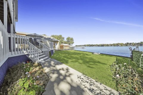 Stay Overnight In This Breathtaking Lake House Just Steps From The Water In Illinois