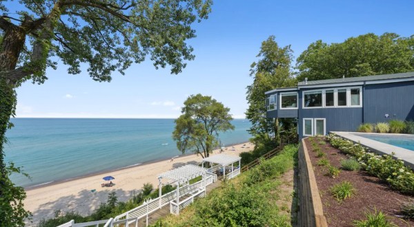 You’ll Never Forget Your Stay At This Charming Vrbo In Michigan With Its Very Own Beach