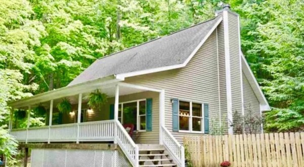 Sleep Among The Trees At This Wondrous Vacation Rental In Michigan