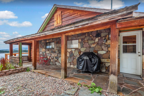 Stay Overnight In This Charming Cabin Just Steps From Lake Pend Oreille In Idaho