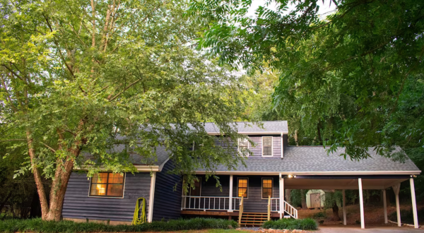 You’ll Feel Right At Home At This Spectacularly Cozy Vacation Rental In Georgia