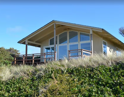 Stay Overnight In This Breathtaking Bungalow Just Steps From The Ocean In Oregon
