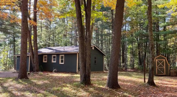 This Budget-Friendly Cabin With A Hot Tub In Gaylord Is Perfect For An Affordable Vacation