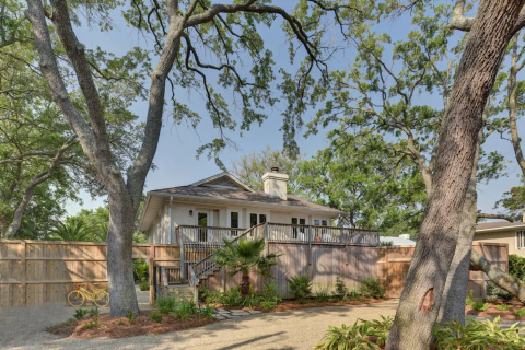 There's A Breathtaking Vacation Rental With A Pool And Hot Tub In St. Simons, Georgia