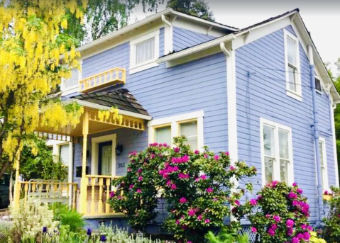 Enjoy Some Much Needed Peace And Quiet At This Charming Oregon Vacation Rental Home