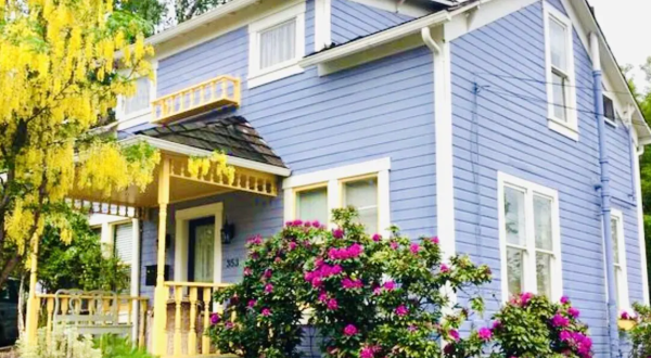 Enjoy Some Much Needed Peace And Quiet At This Charming Oregon Vacation Rental Home