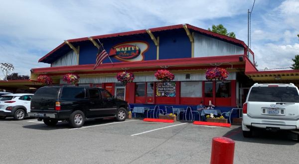 You’ll Barely Be Able To Take A Bite Of The Massive Burgers At Wally’s Drive-In In Washington