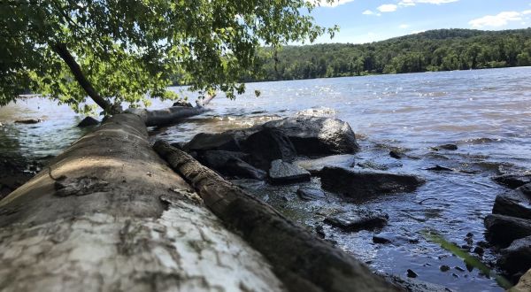 Few People Know There’s A Beautiful State Park Hiding In This Tiny Connecticut Town