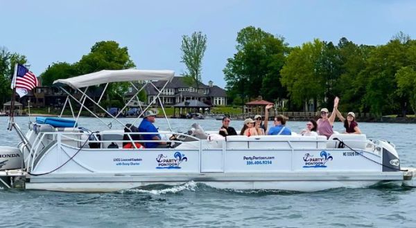 Rent Your Own Party Pontoon Boat In North Carolina For An Amazing Time On The Water