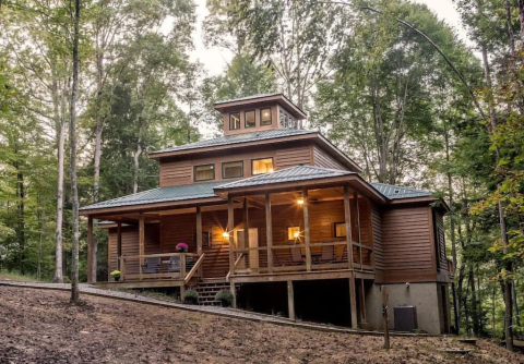 There's A Breathtaking Vacation Rental Tucked Away Near This West Virginia National Park