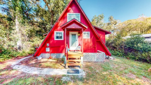This Budget-Friendly A-Frame Cabin In Florida Is Perfect For An Affordable Vacation