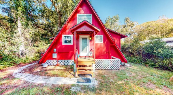 This Budget-Friendly A-Frame Cabin In Florida Is Perfect For An Affordable Vacation