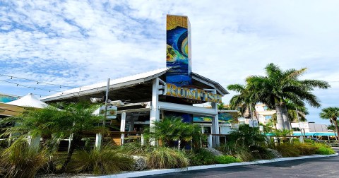 Dine With The Fishes At This One-Of-A-Kind Aquarium Restaurant In Florida